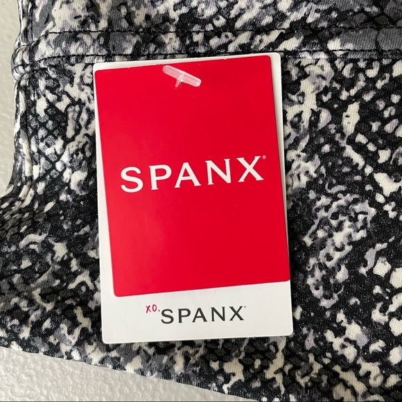 SPANX NWT FAUX LEATHER SNAKE SHINE LEGGINGS GRAY WHITE - Picture 6 of 12